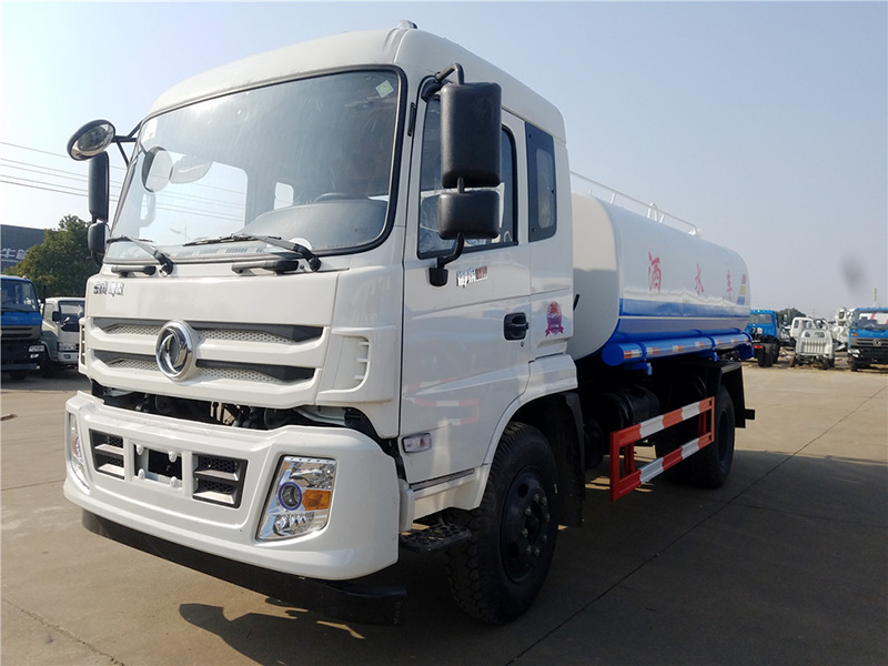 東風(fēng)御虎15方綠化噴灑車