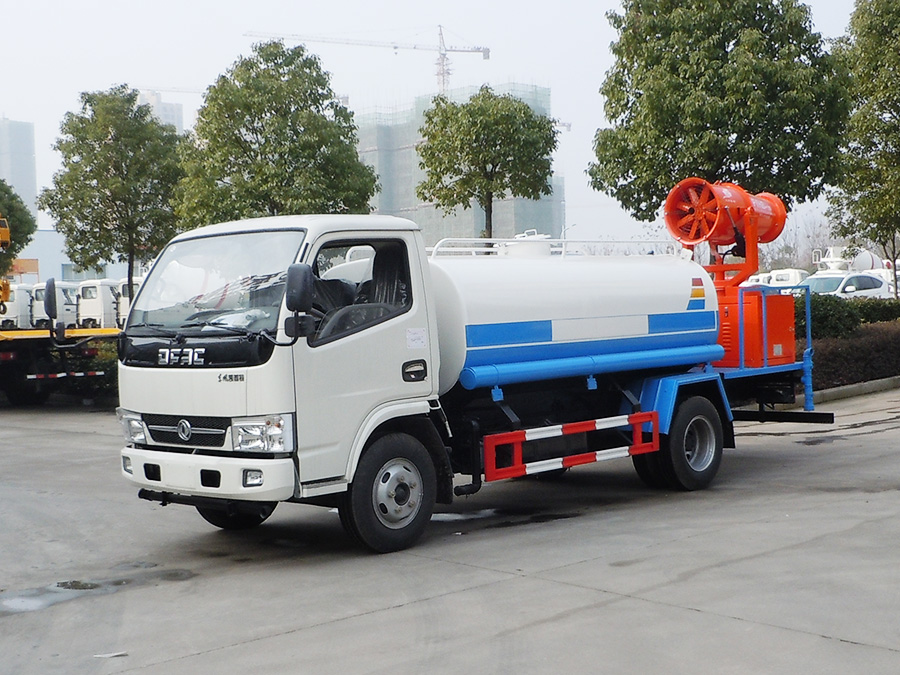 東風(fēng)凱普特8方綠化噴灑車