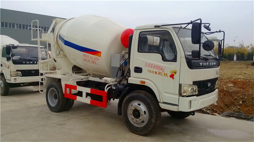 躍進(jìn)4方攪拌車(chē)